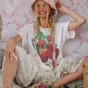 Magnolia Pearl Strawberry Blooms Tee One Size NWT distressed!